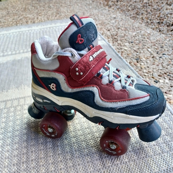britney spears rollerskates